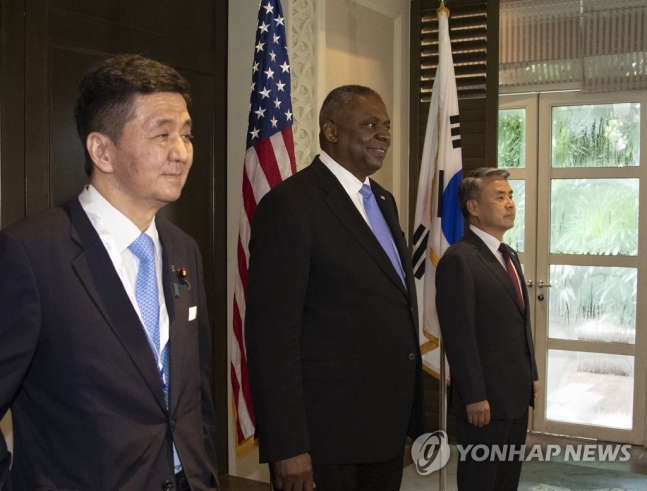 한미일 3국 국방장관회담…미사일경보훈련·추가조치 논의 한미일 3국 국방장관회담…미사일경보훈련·추가조치 논의