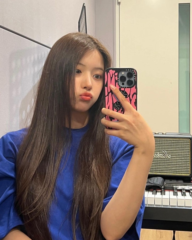 소노프만/ NMIXX 엔믹스 인스타 지우 반팔 아이돌 패션