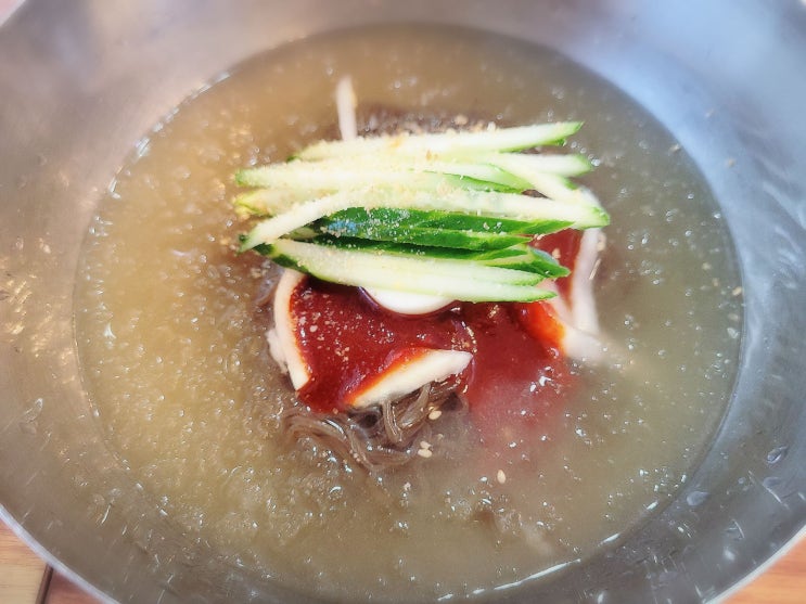  중독성 있는 매운맛, 동아냉면 숙대점 혼밥 후기
