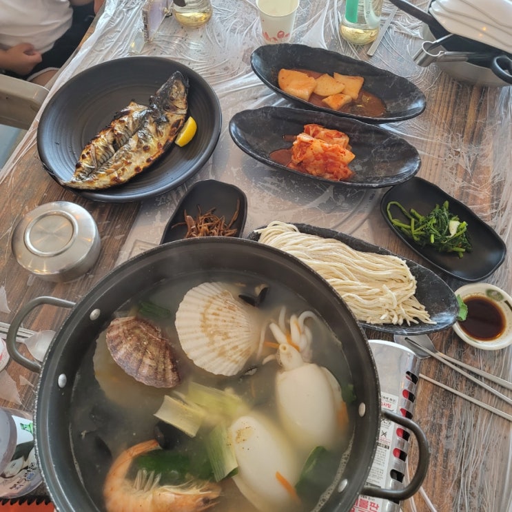  삽교호 바다뷰 칼국수 맛집 하야미 탱글탱글한 갑오징어가 들어있어요