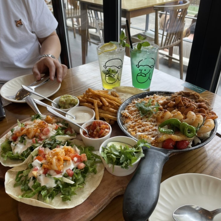  홍대 멕시칸 음식점 타코 맛집 갓잇 연남점(GOD EAT)