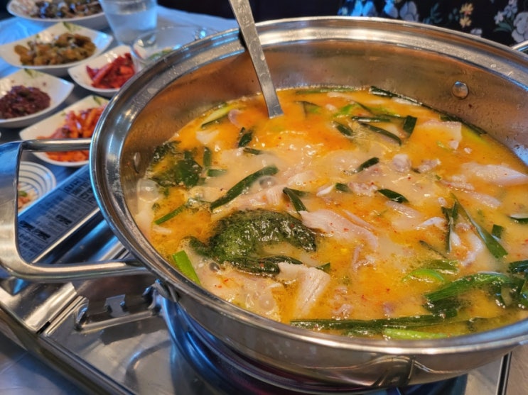  땅고기마켓 / 진한 육수에 고기가 가득한 국밥밀키트 그리고 편육