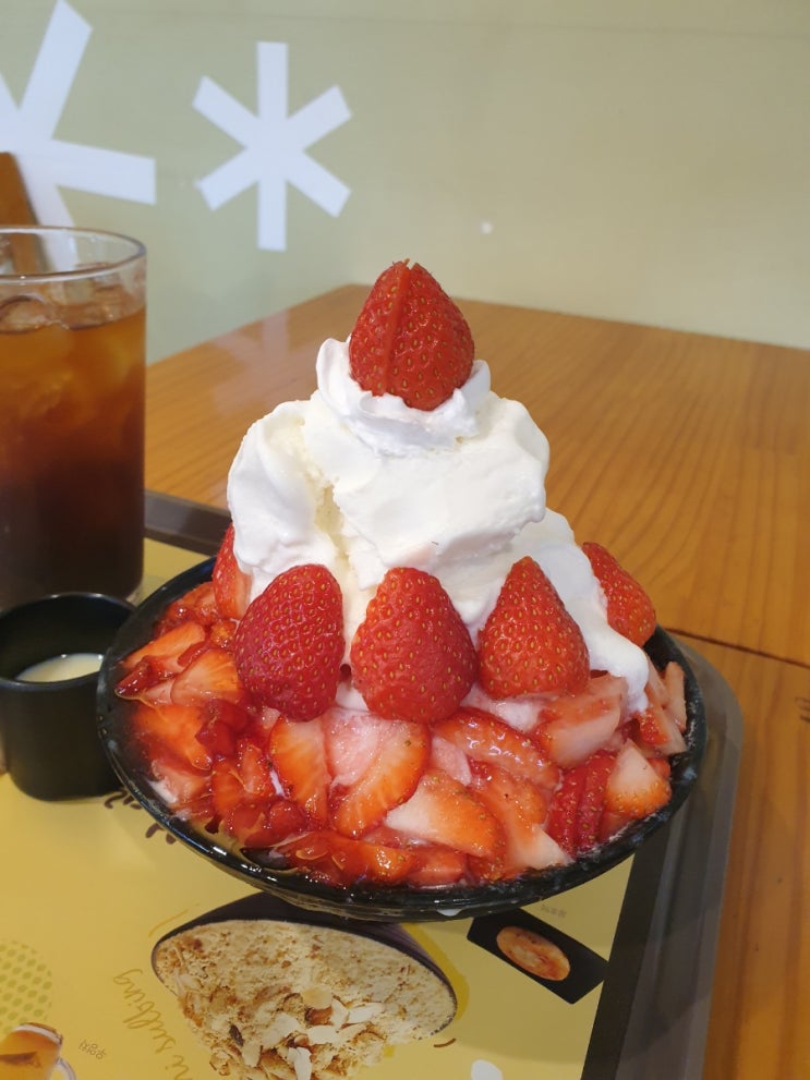  경산 설빙 영남대점 시원한 빙수 카페는 역시 설빙!! 순수 요거 생딸기 설빙 너무 맛있잖아~