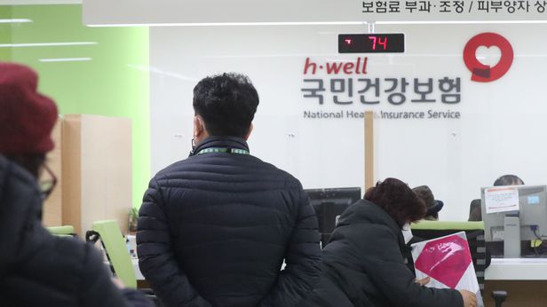 “30% 깎여도 앞당겨 받겠다” 국민연금 찬밥 신세 만드는 건보료 “30% 깎여도 앞당겨 받겠다” 국민연금 찬밥 신세 만드는 건보료