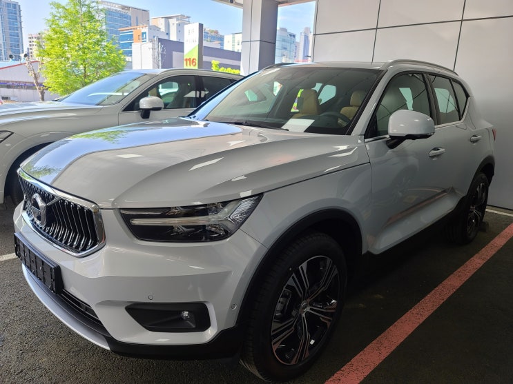  볼보 부천 전시장 XC40 B4 AWD  인스크립션 신차검수 후기