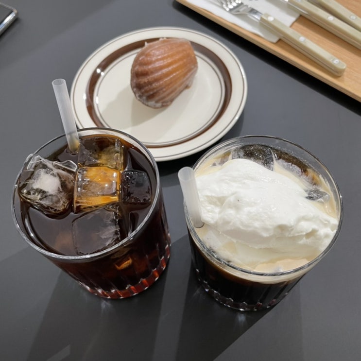  홍대 연남동 인테리어가 너무 예쁜 디저트 카페 아뜰리에 디셈버