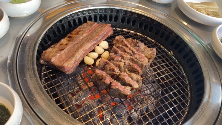  마포한정식 공덕역 맛집 '청기와타운' 수원왕갈비 후기(콜키지 무료/단체회식/구워주는 고깃집/토장찌개)