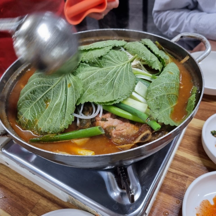  당산역감자탕 - 본가감자탕, 주민들로 가득한 로컬맛집