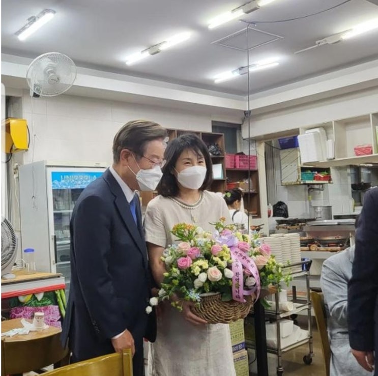두문불출하던 <b>김혜경</b>, 3개월만에 남편 이재명과 공개 외출