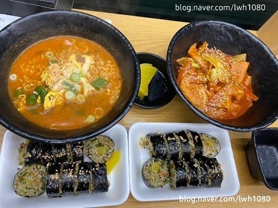 [신당역 맛집] 동대문매운김밥_ 엄청 매운데 자꾸 땡겨요.