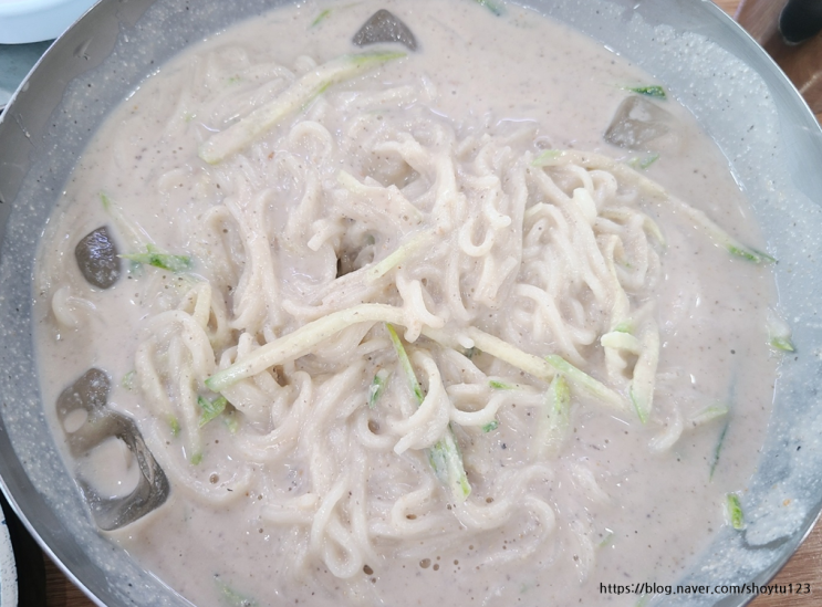 [수원 콩국수] 화서역 먹자골목 백청우칼국수 검은콩 콩국수 찐 맛집