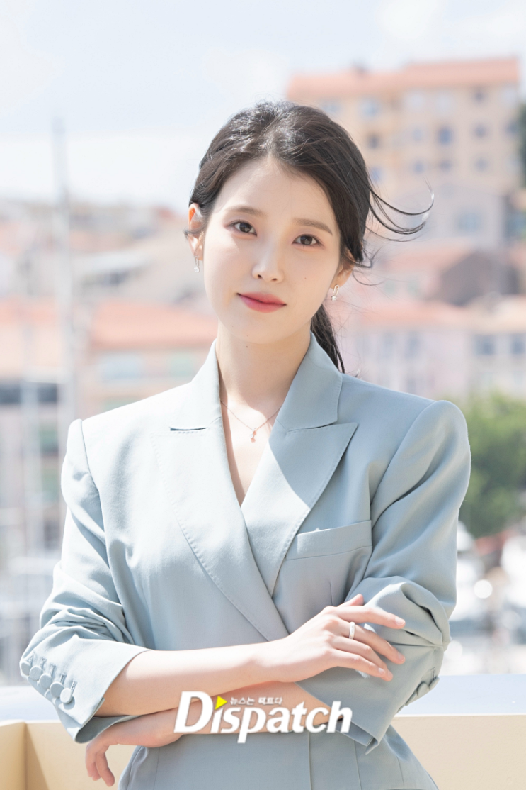 프랑스 칸에서 만난 아이유의 솔직한 이야기, "지금도 아직 연기에 목마르다" 칭찬에는 손사래 프랑스 칸에서 만난 아이유의 솔직한 이야기, "지금도 아직 연기에 목마르다" 칭찬에는 손사래