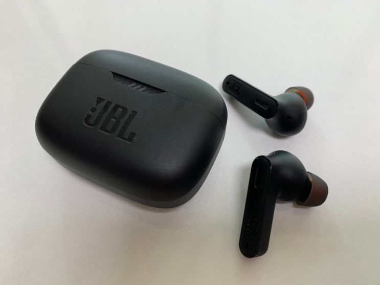 노이즈캔슬링 블루투스이어폰 추천! JBL TUNE230NC 사용후기! 음질 좋고, 한 번 충전으로 40시간 연속재생이 가능해서 성능, 가성비 두 가지를 잡은 이어폰