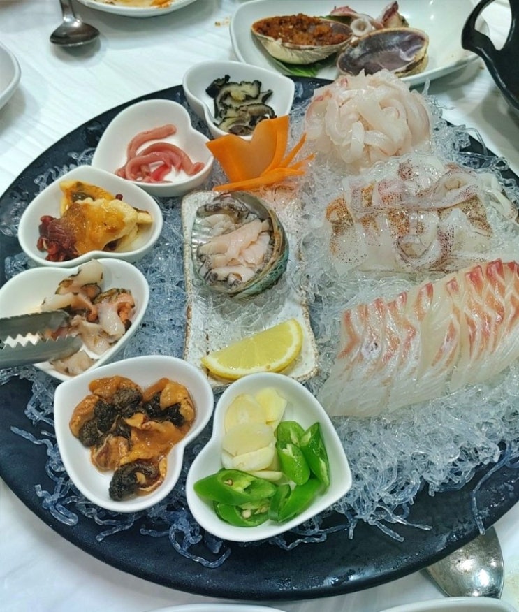  통영항 다찌집, 원조통영집과 한산대첩광장