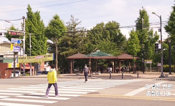  충주시, 횡단보도 보행신호 자동연장시스템 시범 설치
