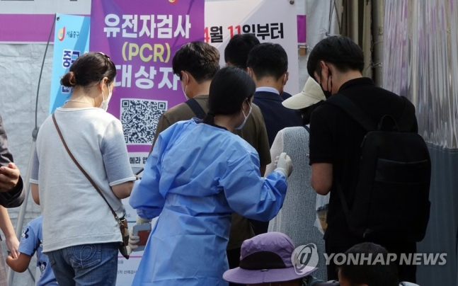 확진자 닷새 연속 1만명밑…"17일 격리 해제 여부 발표" 확진자 닷새 연속 1만명밑…"17일 격리 해제 여부 발표"