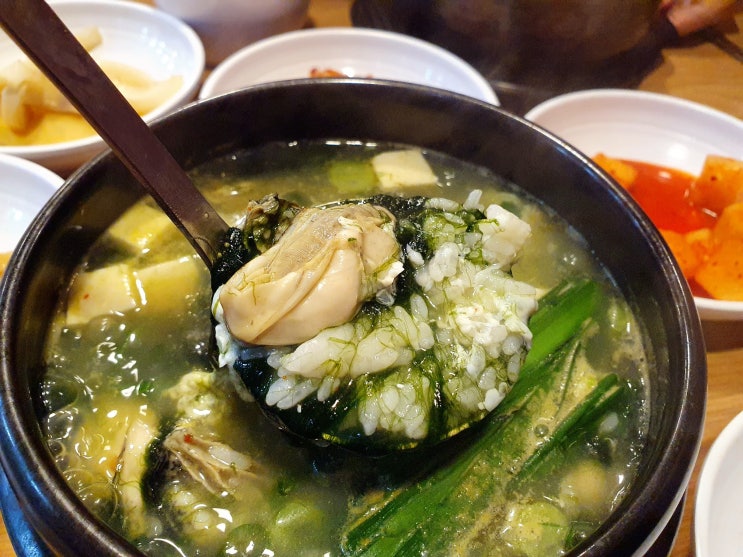  군자역 맛집 굴마을낙지촌 굴국밥 큼직한 굴 가득