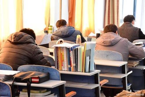 중국 10년 새 석사 112%, 박사 92% 증가…학력 인플레 우려 중국 10년 새 석사 112%, 박사 92% 증가…학력 인플레 우려