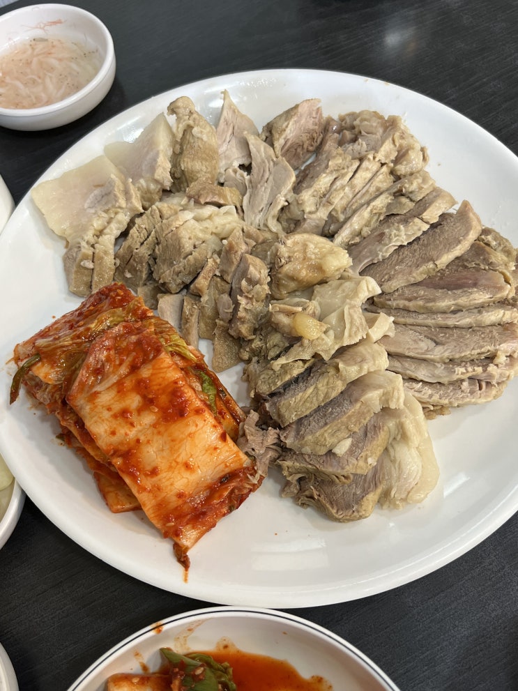  서울숲 맛집 ‘훼미리손칼국수보쌈’ :: 성수동 찐맛집 인생 보쌈에 칼국수 나오는 정식