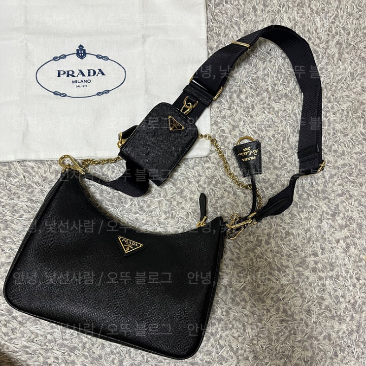 내돈내산 프라다 리에디션 가죽 숄더백 ( 사피아노 호보백 ) 내돈내산 프라다 리에디션 가죽 숄더백 ( 사피아노 호보백 )