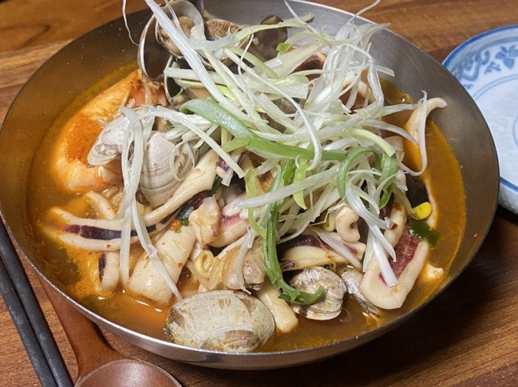 해물라면은 맛있어