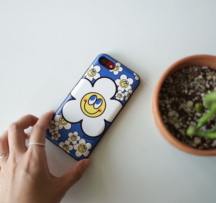  아이폰SE3 케이스 카드범퍼라 편한 부기우기