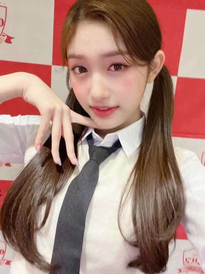 MZ 세대 대표하는 걸그룹 아이브 멤버 이서, '2031년에 25살 된다' 네티즌들의 뜨거운 관심 MZ 세대 대표하는 걸그룹 아이브 멤버 이서, '2031년에 25살 된다' 네티즌들의 뜨거운 관심