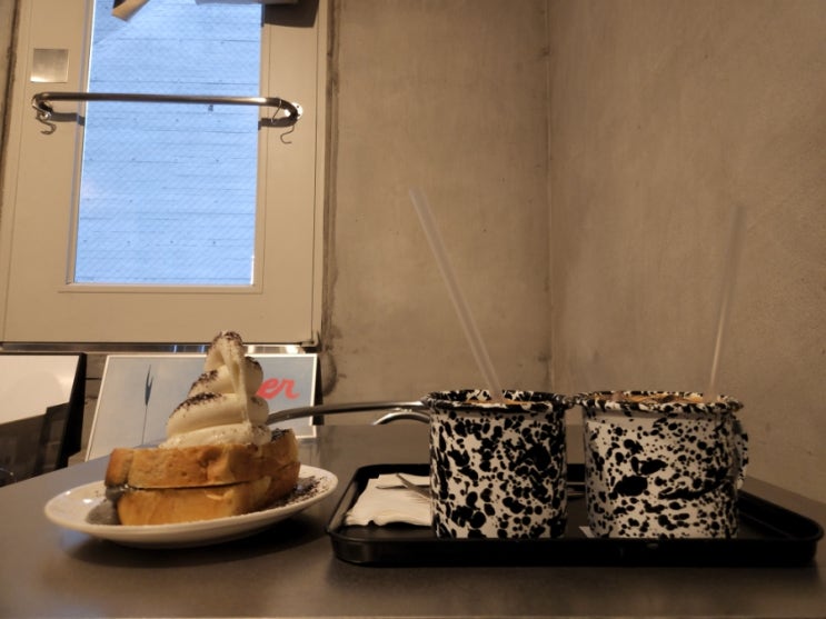  연남카페 _ 브런치카페 잼잼 흑임자 디저트 맛집