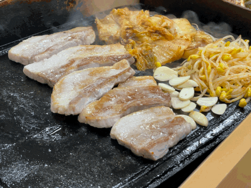  소주 부르는 양재 시민의숲 맛집 진미 묵은김치 돌판생삼겹살