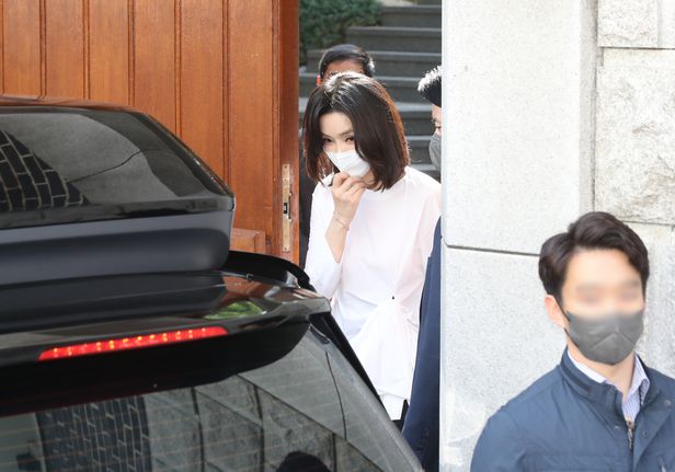 했다 “언니” 했다… 김건희 <b>여사</b>, 與중진 아내들과 <b>오찬</b>