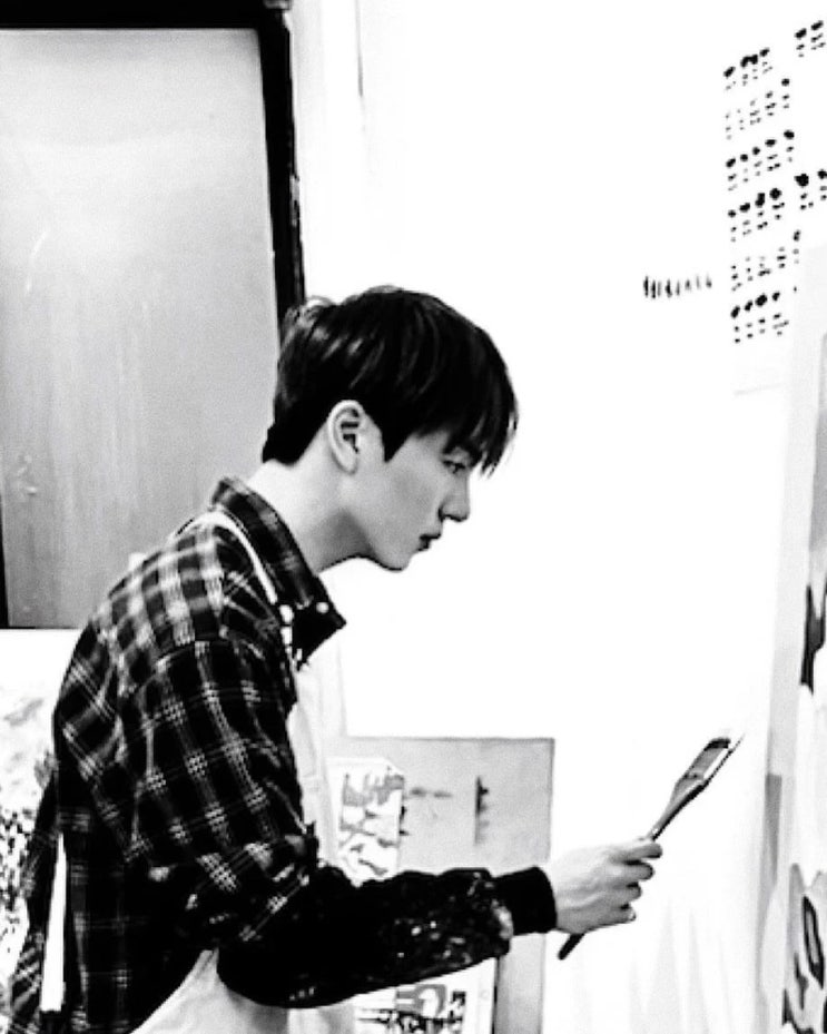 최근 펜타곤 키노가 올린 꽃그림
