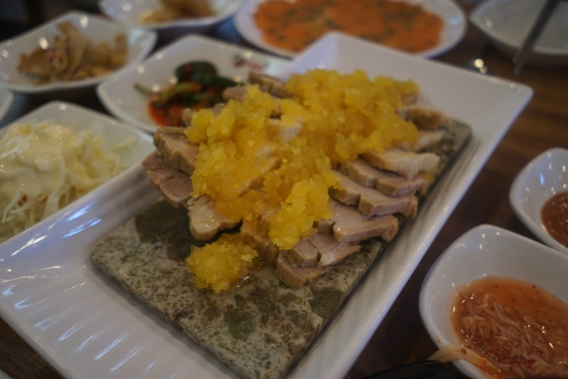 노원역 맛집 "돈통마늘보쌈 - 사이드가 푸짐하고 고기도 맛있는 보쌈쟁반세트"