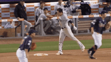  [KBO] 오늘 경기에서 헬멧 집어던진 선수가 2명이나 나온 한화 이글스....GIF