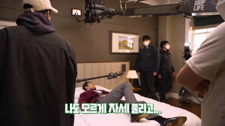 대명 소노시즌 매트리스 비하인드 영상 : 김우빈이 신발 신고 침대에 누운 이유, 이건 못 참죠!