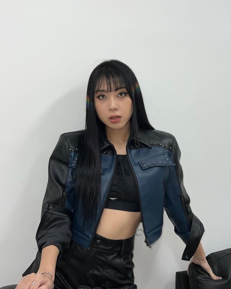 래퍼 이영지, 수영장에서 춤추는 '러브 다이브' 영상이 19금 제한 걸려...많이 섹시했나 보네 래퍼 이영지, 수영장에서 춤추는 '러브 다이브' 영상이 19금 제한 걸려...많이 섹시했나 보네