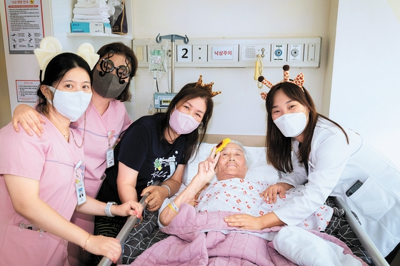 암 사망자만 연 8만 명인데, 호스피스 병상은 1500개 뿐 암 사망자만 연 8만 명인데, 호스피스 병상은 1500개 뿐