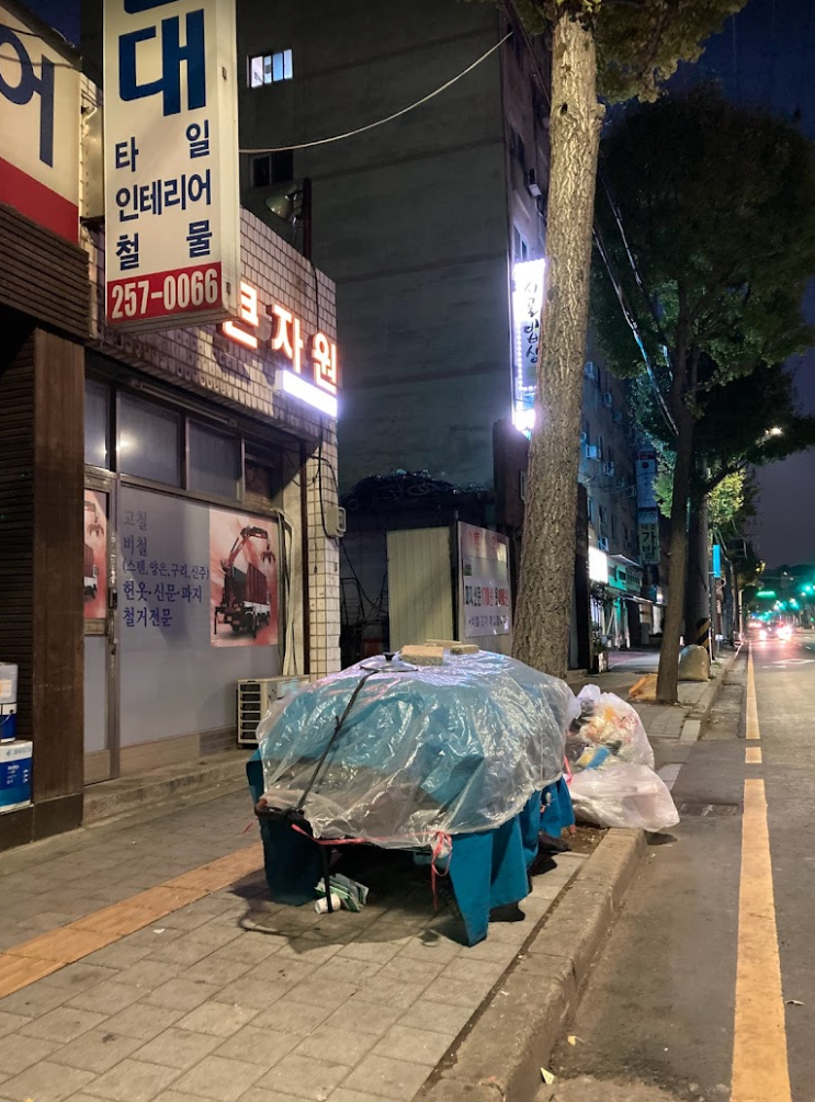  밤을 사는 사람들의 초상