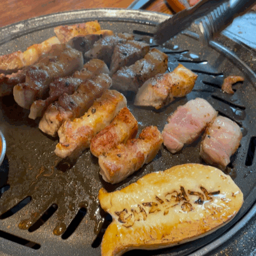  홍대 연남동: 돼지고기 참 잘하는 김치 맛집 - 돼지명가 