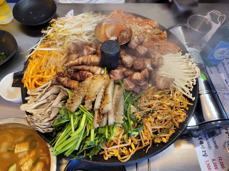  [수원 돼통령 수원역점] 돼지고기 구워져 나오는 집