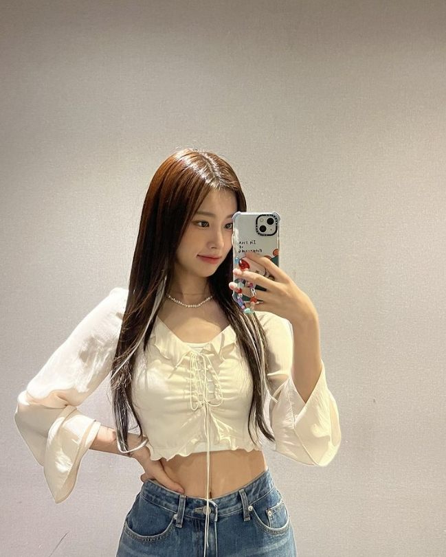 '스물 네 살' 강혜원, 요정 같은 자태로 청순 퓨어 러블리 매력을 한가득 뿜어내며 "엄빠 미소" '스물 네 살' 강혜원, 요정 같은 자태로 청순 퓨어 러블리 매력을 한가득 뿜어내며 "엄빠 미소"