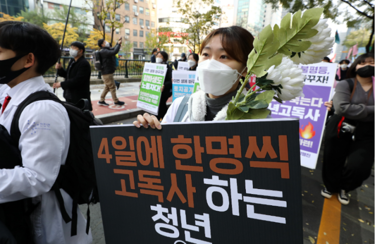 고독사 1년 새 1.5배…“위험군 발굴 시스템 문제 있다” 고독사 1년 새 1.5배…“위험군 발굴 시스템 문제 있다”