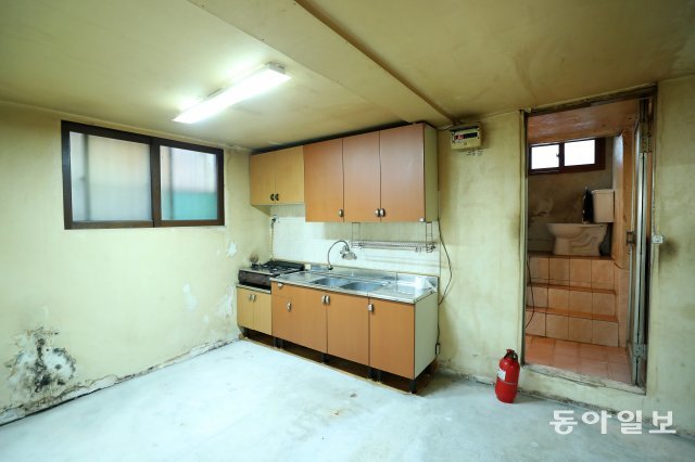 밀린 공과금이 알린 고독사…쪽방·고시원서 외로운 죽음 맞는 중장년 밀린 공과금이 알린 고독사…쪽방·고시원서 외로운 죽음 맞는 중장년