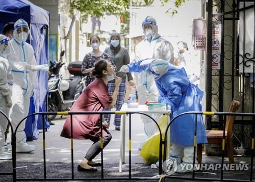 中당국, '건강코드 조작' 조사 착수…방역정책 불신 고조 中당국, '건강코드 조작' 조사 착수…방역정책 불신 고조