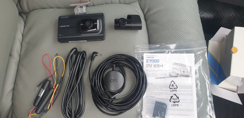 대전 블랙박스  출장 설치 전문  볼보 V60 아이나비 Z7000 4채널 블랙박스 와 유라이브 EV12 보조배터리 설치 ^^