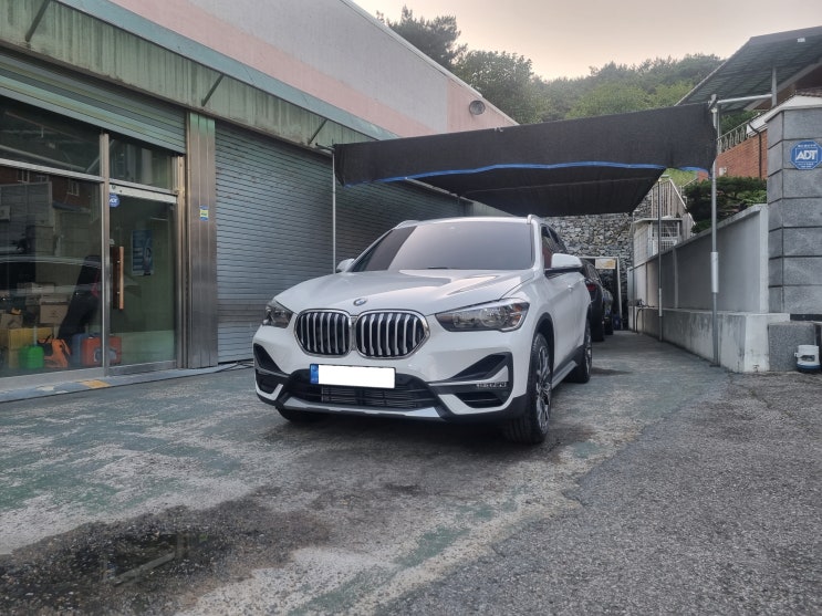 [비엠타카] 2022 BMW X1 20i xLine P3 후기 - 가격적인 메리트는 있으나 아쉬운 할로겐 램프