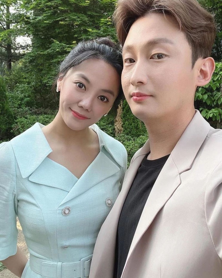 테니스 코치와 열애설 부인하던 고은아, 송방호 SNS에 올라온 달달한 사진 "공개 연애 시작?" 테니스 코치와 열애설 부인하던 고은아, 송방호 SNS에 올라온 달달한 사진 "공개 연애 시작?"