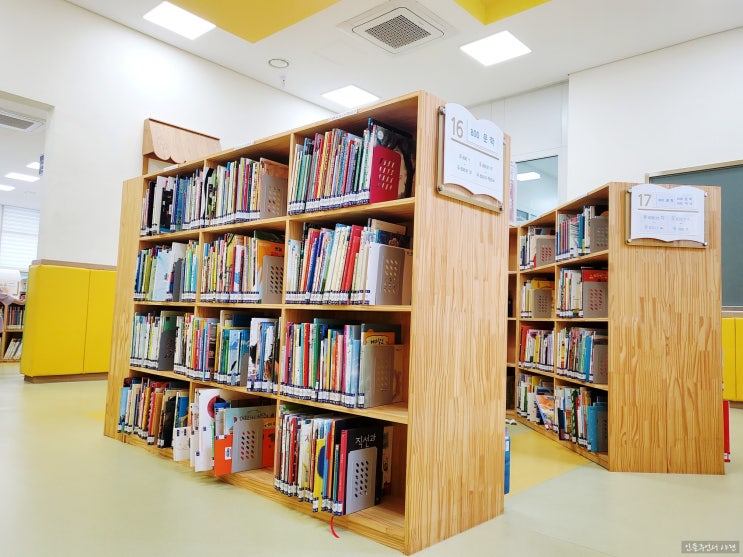 청주 금빛도서관(시립) 책 빌리기 좋아 크고 깨끗한 시설