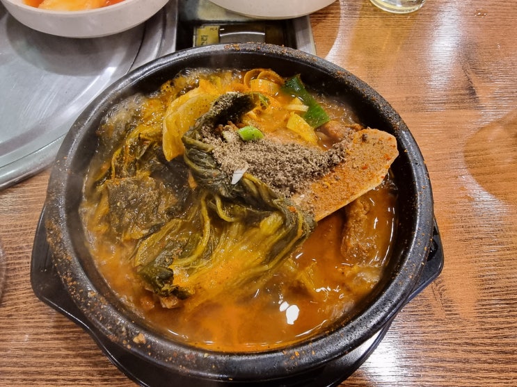  [세상만사 감자탕] 소주엔 역시 뼈다귀 해장국이지(?)