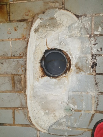 안양 석수동 빌라 화장실 누수 - 세입자가 살고 있는데 아랫층으로 물이 떨어진데요!