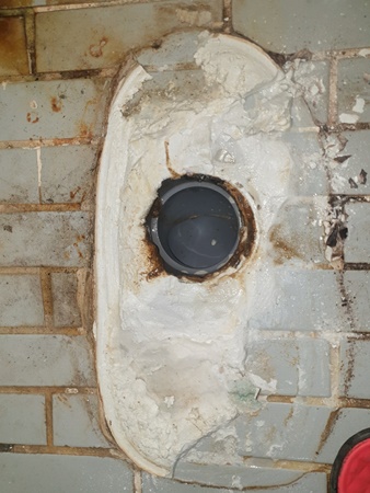  안양 석수동 빌라 화장실 누수 - 세입자가 살고 있는데 아랫층으로 물이 떨어진데요!